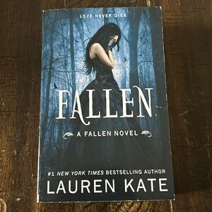 💙3/$15🆕Fallen by Lauren Kate